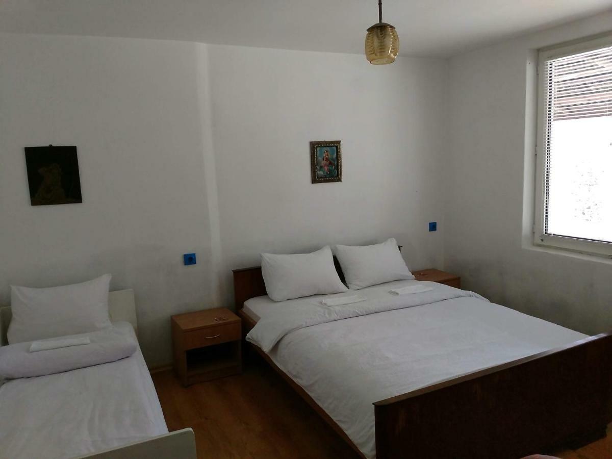 Bungalows Zdravets Berkovitsa Exteriör bild